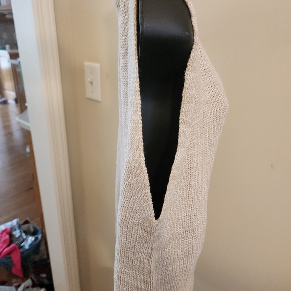 U4 - NWOT DYNAMITE Sweater Vest Medium - Picture 3 of 4